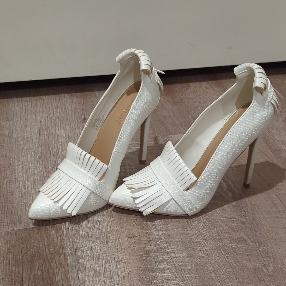 Shoe Dazzle White Fringe Pointed-Toe Stiletto Heels